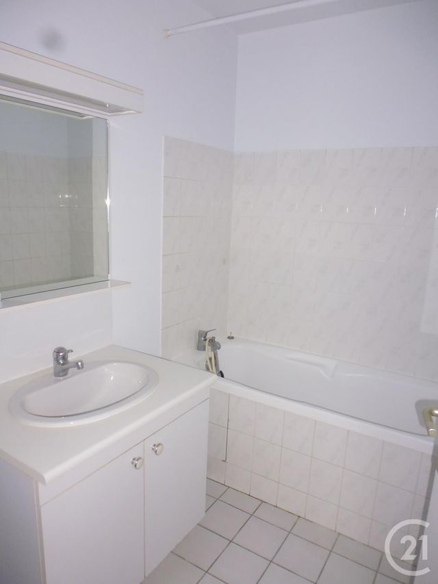 Afficher la photo en grand Appartement F2 à louer - 2 pièces - 51.96 m2 - EVREUX - 27 - HAUTE-NORMANDIE - Century 21 Harmony