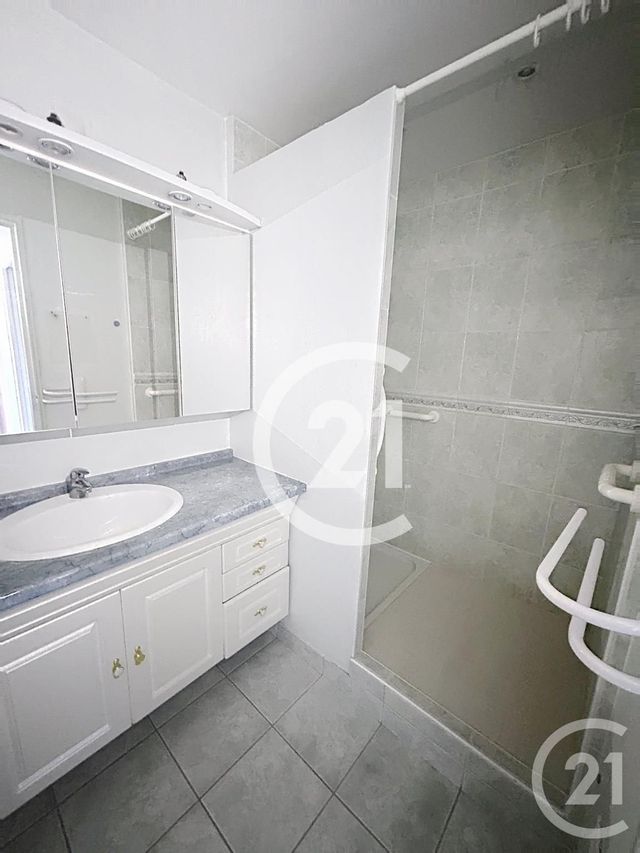 Appartement F3 à louer - 3 pièces - 62.86 m2 - EVREUX - 27 - HAUTE-NORMANDIE - Century 21 Harmony