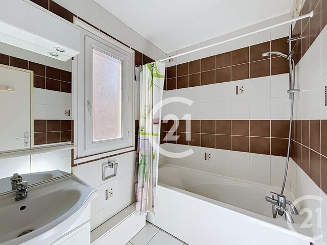Appartement F2 à louer - 2 pièces - 45.69 m2 - EVREUX - 27 - HAUTE-NORMANDIE - Century 21 Harmony