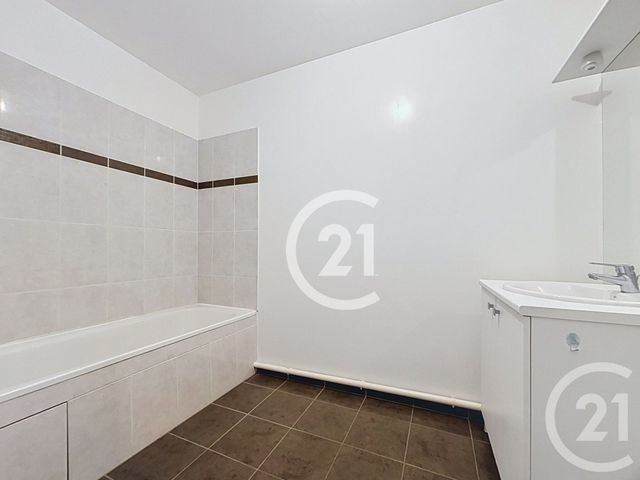 Appartement F3 à louer - 3 pièces - 61.69 m2 - EVREUX - 27 - HAUTE-NORMANDIE - Century 21 Harmony